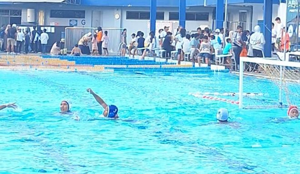 TERBAIK: Tim akuatik Kabupaten Mojokerto bertanding di ajang Atlantis Aquatic Festival 2023 di Surabaya.