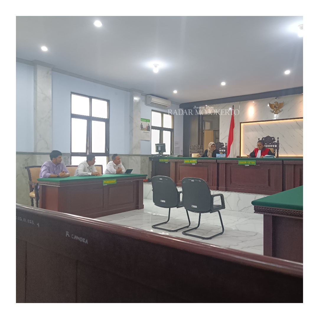 Sidang putusan dengan hakim tunggal Jantiani Longli Naetasi, SH, MH berlangsung di PN Mojokerto, Rabu (1/11).
