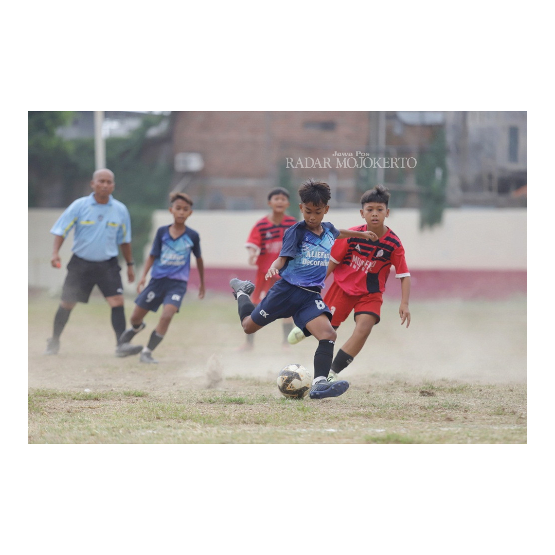 WADAH PEMBINAAN: Pertandingan final Wali Kota Cup U-10 dan U-12 di Gelora Ahmad Yani, Kota Mojokerto, Minggu (12/11).