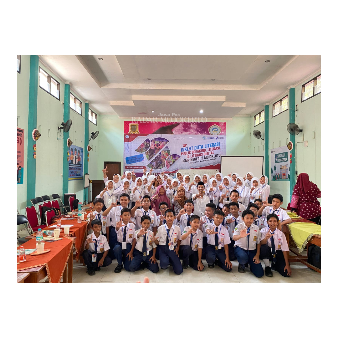 TRANSFORMASI: SMPN 3 Mojokerto menorehkan beragam prestasi dan menggelar program untuk kemajuan kualitas pendidikan siswa.
