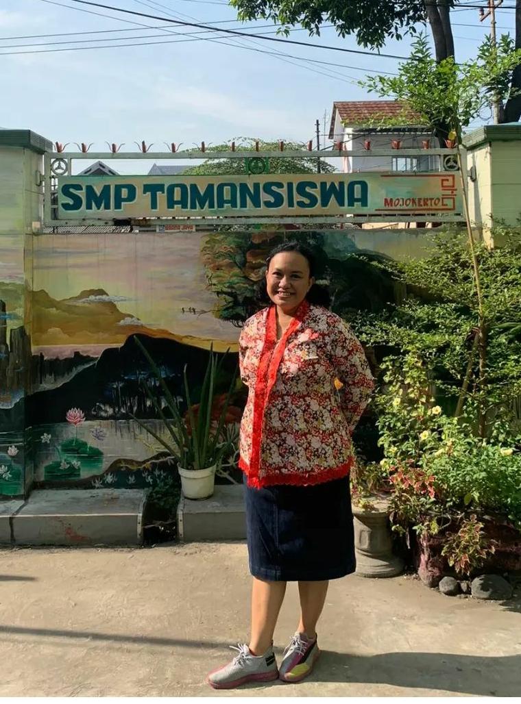 Lusia Maharsi Retno Widianti, S. Pd. Gr, Guru Favorit SMP Taman Siswa Kota Mojokerto.