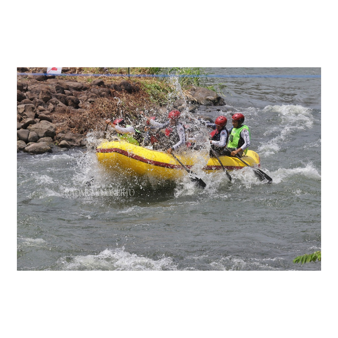 TAK PUNYA ALAT: Atlet arung jeram Kabupaten Mojokerto tampil di ajang Porprov VIII Jatim 2023  September lalu di DAM Rolak 3, Kecamatan Jetis.