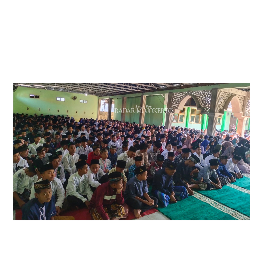 MENARIK: Siswa SMPN 1 Trowulan melaksanakan kegiatan Taqhesih yang dilaksanakan setiap seminggu sekali secara bergantian.