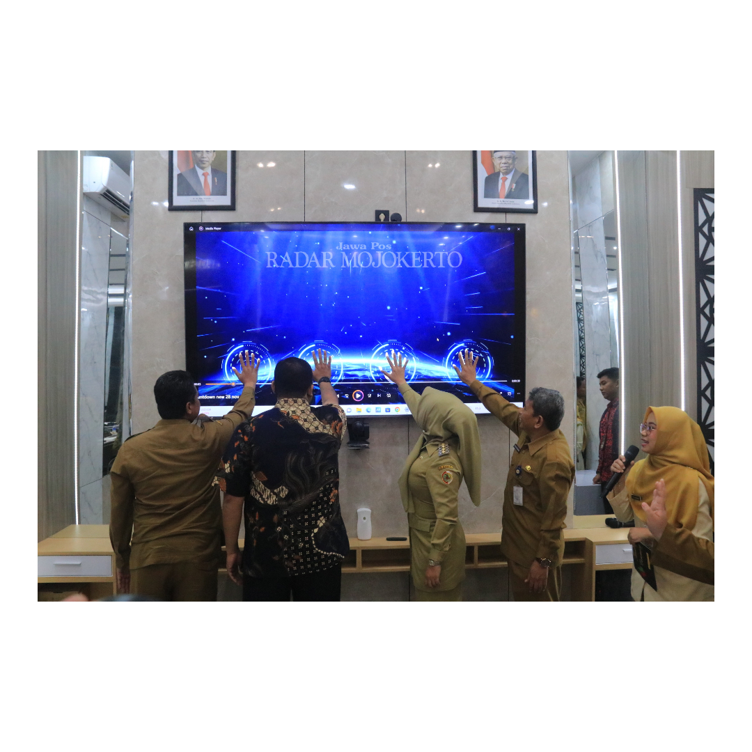 BARU : Bupati Mojokerto Ikfina Fahmawati melaunching Siap Ramah (Sistem Aplikasi Rawat Luka di Rumah) milik RSUD Prof. dr. Soekandar,