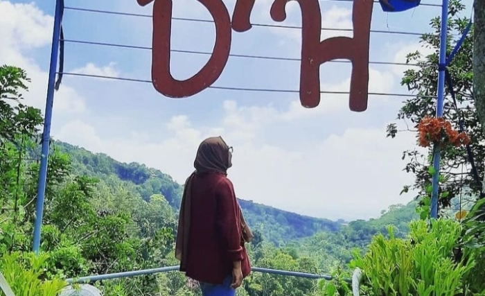 SPOT FOTO: Cukup banyak area spot foto dan berselfie di wisata Duyung Trawas Hill yang menarik dan ikonik. foto dok Instagram DTH)