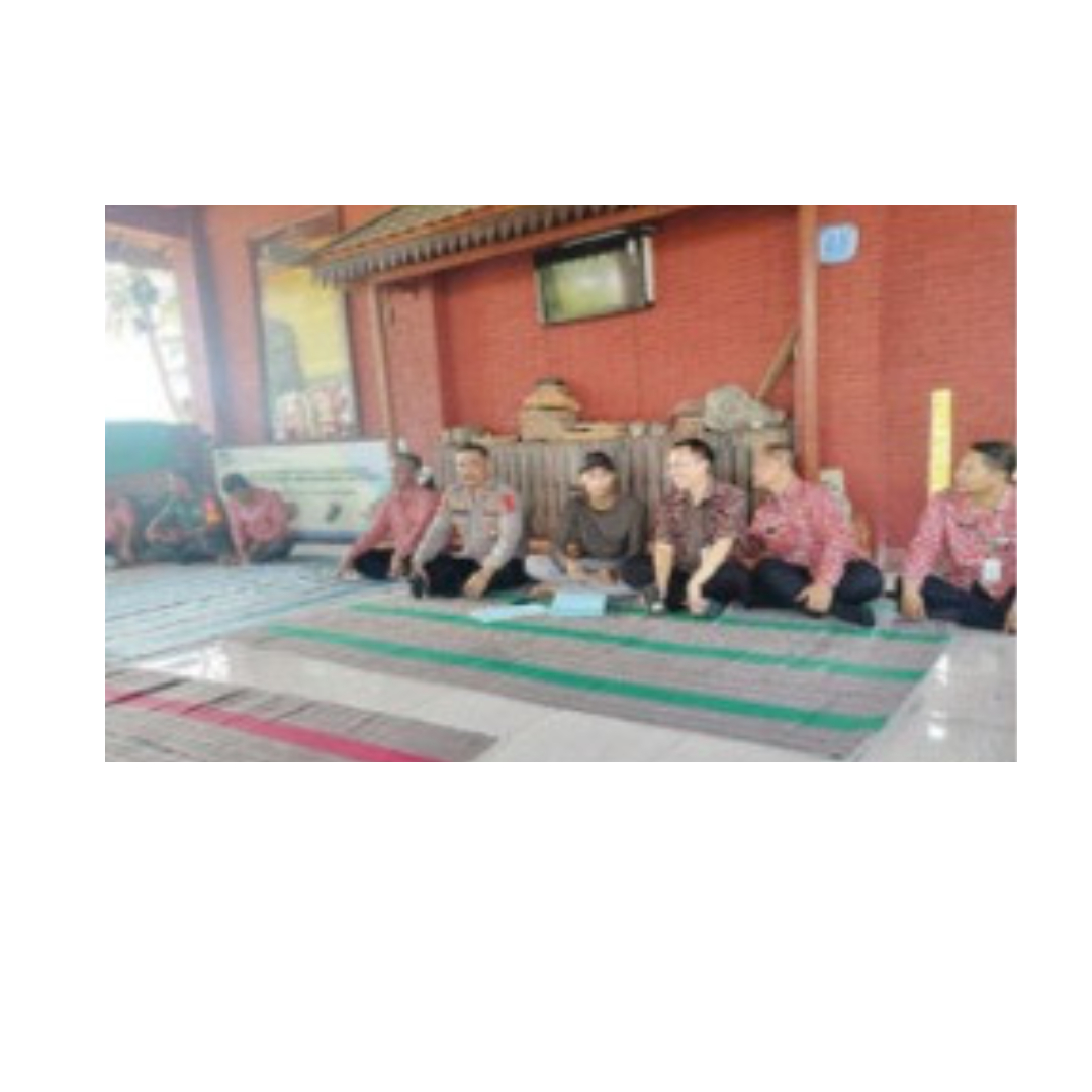GAYENG: Sosialisasi rencana pembebasan lahan Situs Bhre Kahuripan digelar di Pendopo Tani, Desa Klinterejo, Kamis (30/11).
