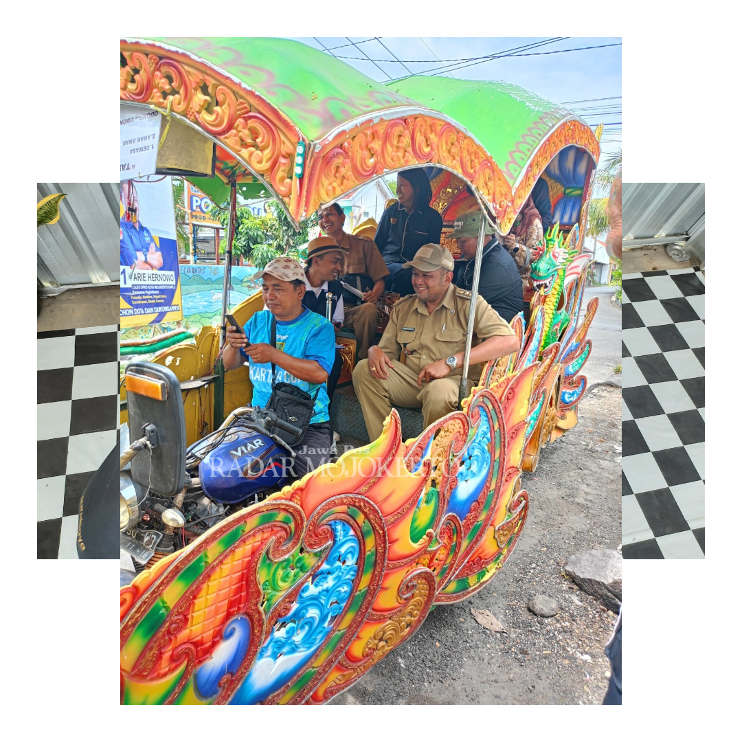 TOUR WISATA: Lurah Pulorejo Elvin Rulianto saat mengajak tim penilai Pokdarwis Kota Mojokerto menaiki kereta wisata naga untuk berkeliling ke sejumlah spot kunjungan di Kelurahan Pulorejo, Kecamatan P