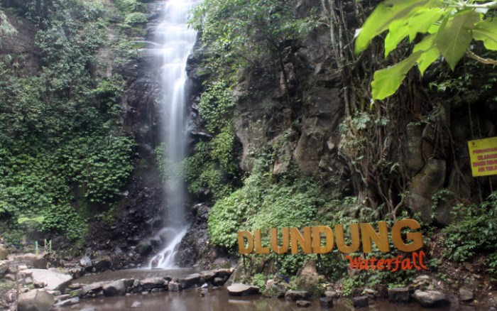 SPOT FOTO: Salah satu area spot foto ikonik yang disuguhkan di Air Terjun Dlundung, Desa Ketapanrame, Kecamatan Trawas, Kabupaten Mojokerto. (foto Disbudporapar Kab. Mojokerto).