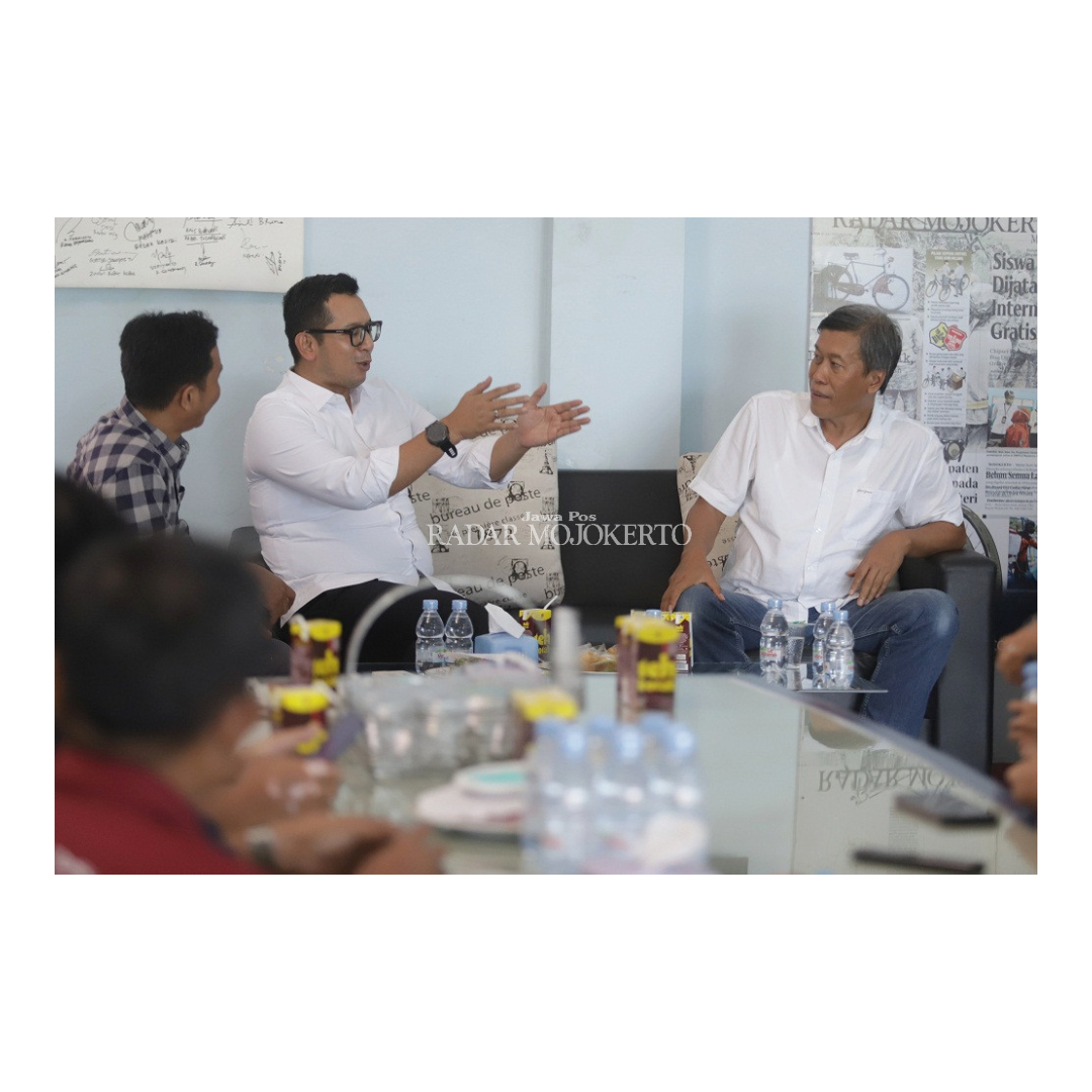 SILATURAHMI: Direktur JPRM M. Nur Kholis saat menerima kunjungan Pj Wali Kota Mojokerto Moh. Ali Kuncoro di Aula Darmo, Rabu (10/12).