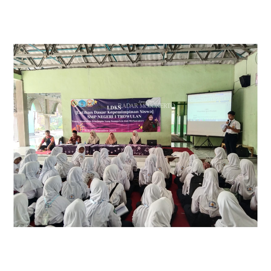KEPEMPIMPINAN: Siswa SMPN 1 Trowulan mengikuti kegiatan LDKS di Claket sebelum memasuki masa liburan sekolah, beberapa waktu lalu.