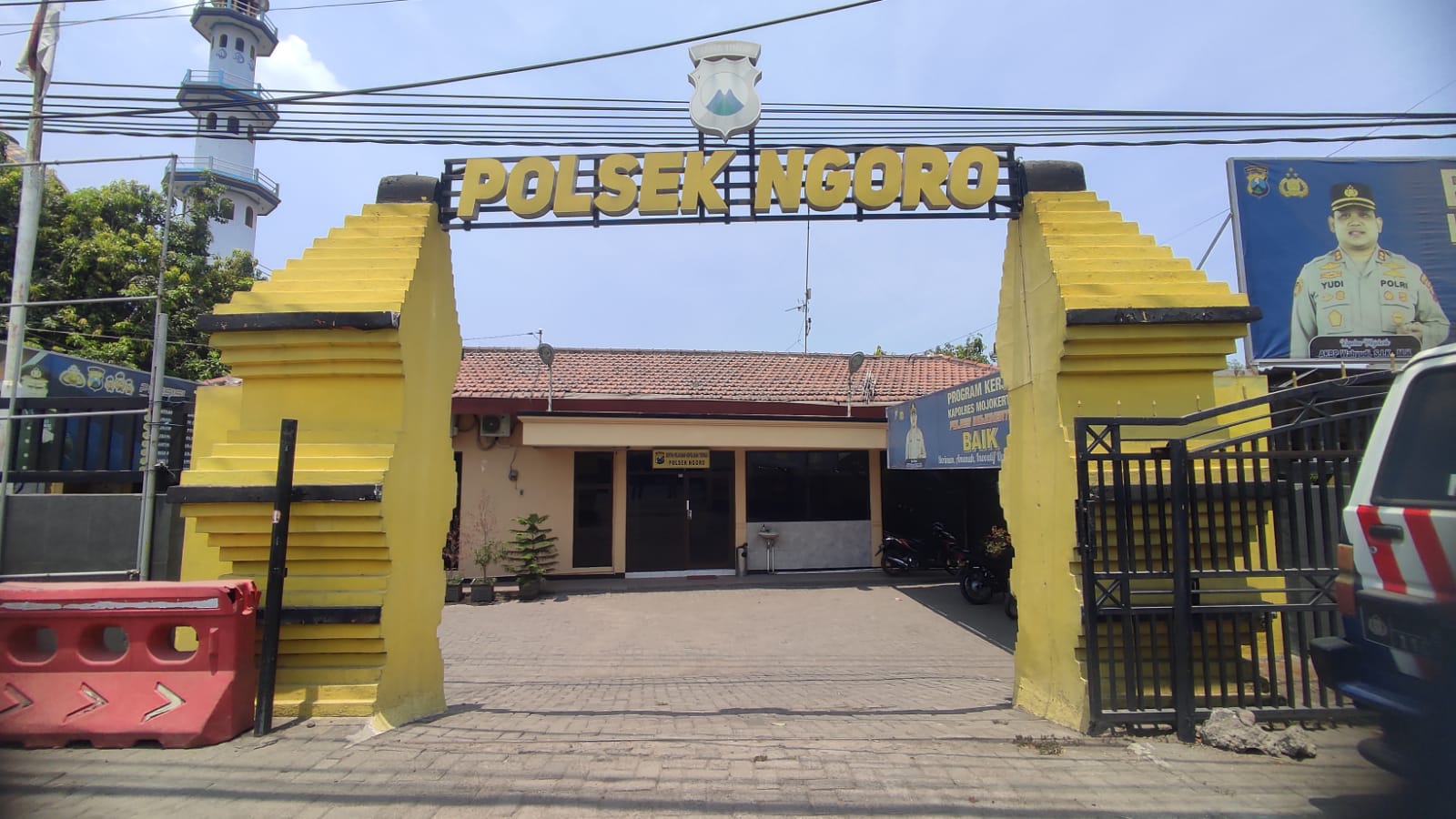 URUSAN HUKUM: Sopir truk pabrik pengolahan kelapa dilaporkan ke Polsek Ngoro atas dugaan pemalsuan dokumen pembelian solar.