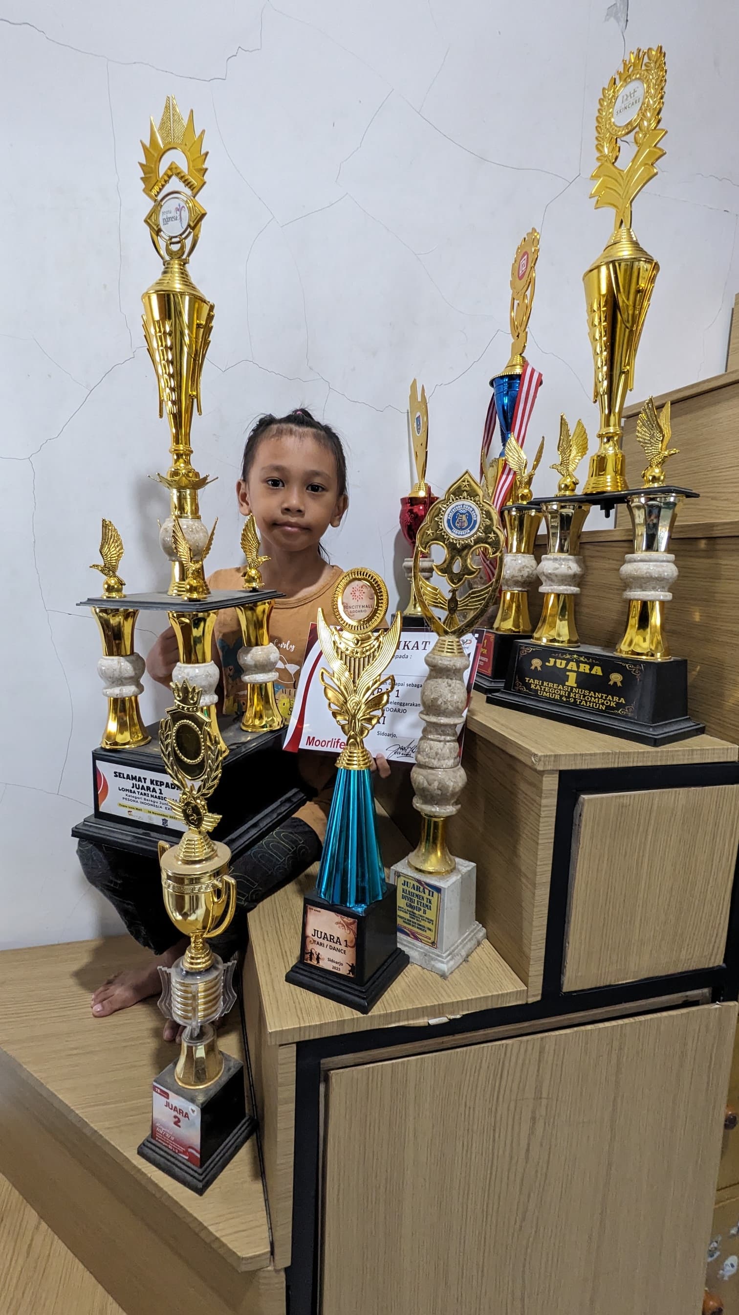PRESTASI: Clarinta Keeran Erlaksana mengukir banyak prestasi sejak di bangku TK
