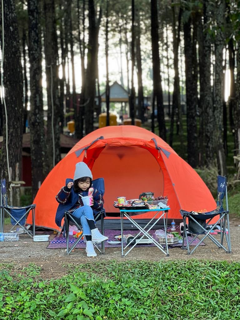 SEGAR: Menikmati libur panjang dengan staycation di camping ground di kawasan Kecamatan Trawas.