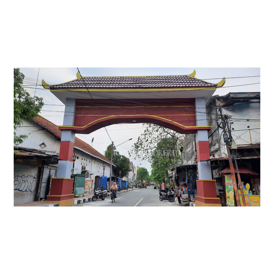 BERBUDAYA: Gapura di Kelurahan Sentanan, Kecamatan Kranggan yang kini bercorak khas Tionghoa untuk dijadikan sebagai kawasan Pecinan di Kota Mojokerto.