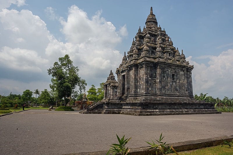 ARKEOLOGIS: Candi Sojiwan di Klaten, Jawa Tengah, memiliki relief yang menggambarkan aktivitas menginang berikut tempat sirih dan tempat meludah.