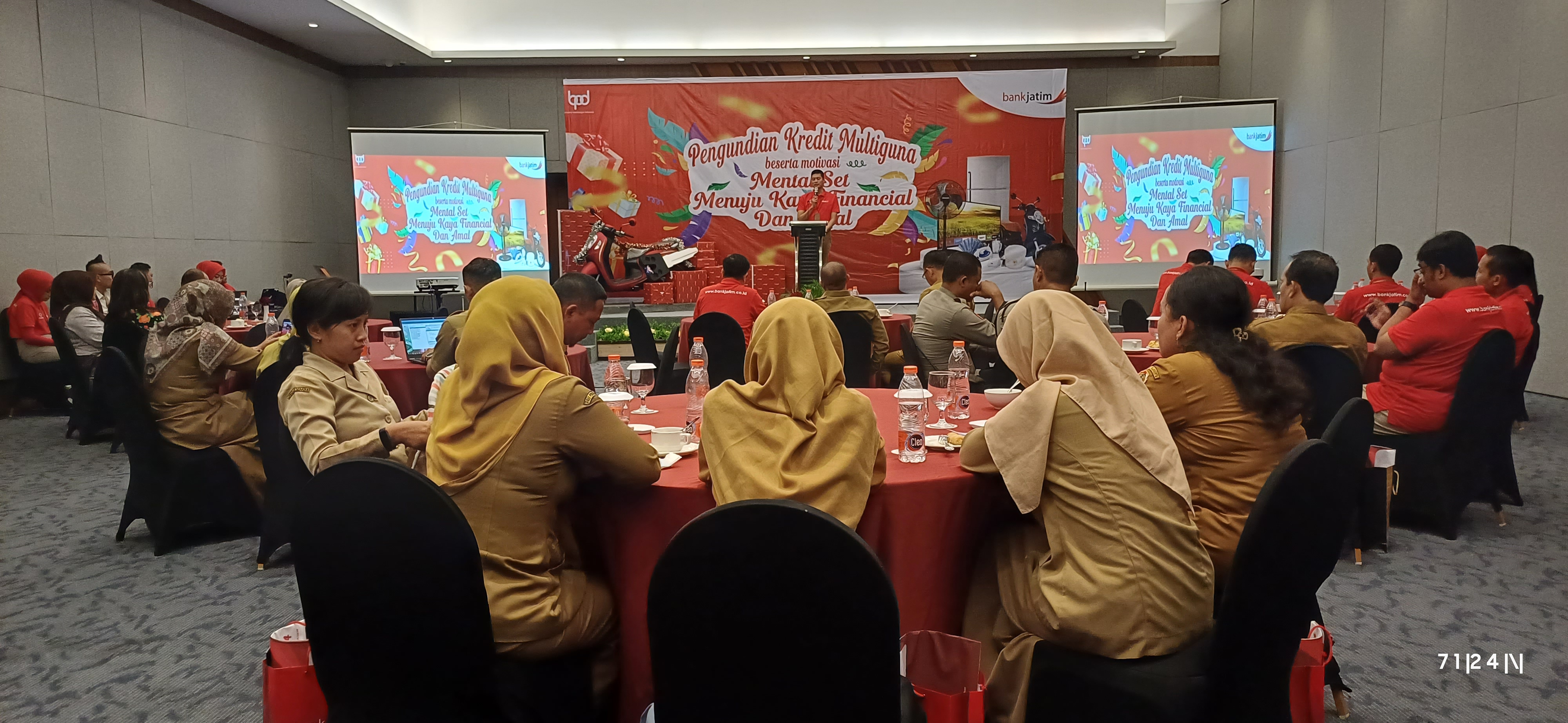 RAMAI: Para undangan dalam proses undian Kredit Multi guna Bank Jatim Tahun 2023.
