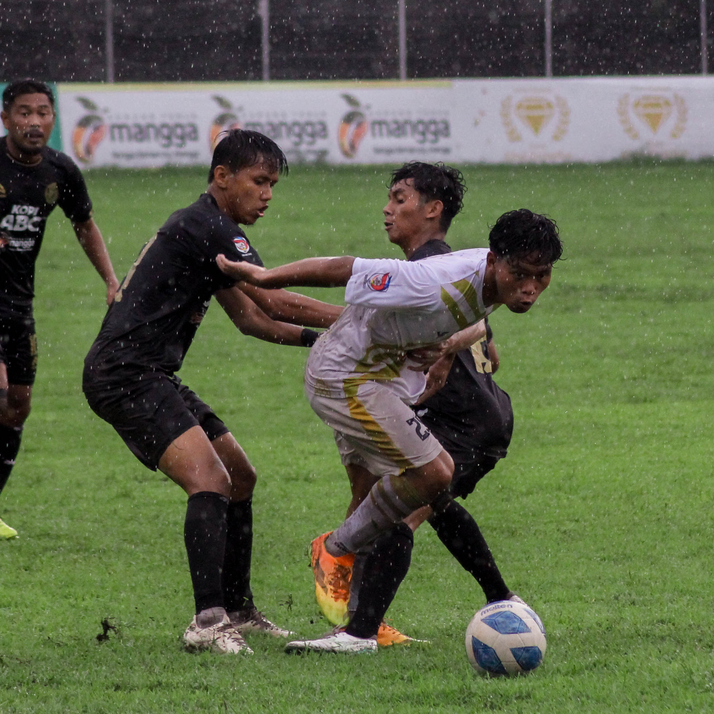HARUS MENANG: PSMP menghadapi NZR Sumbersari di Stadion Candra Bhirawa, Selasa (9/1). Sore ini, mereka akan menjalani laga hidup-mati melawan tuan rumah Persedikab Kediri.