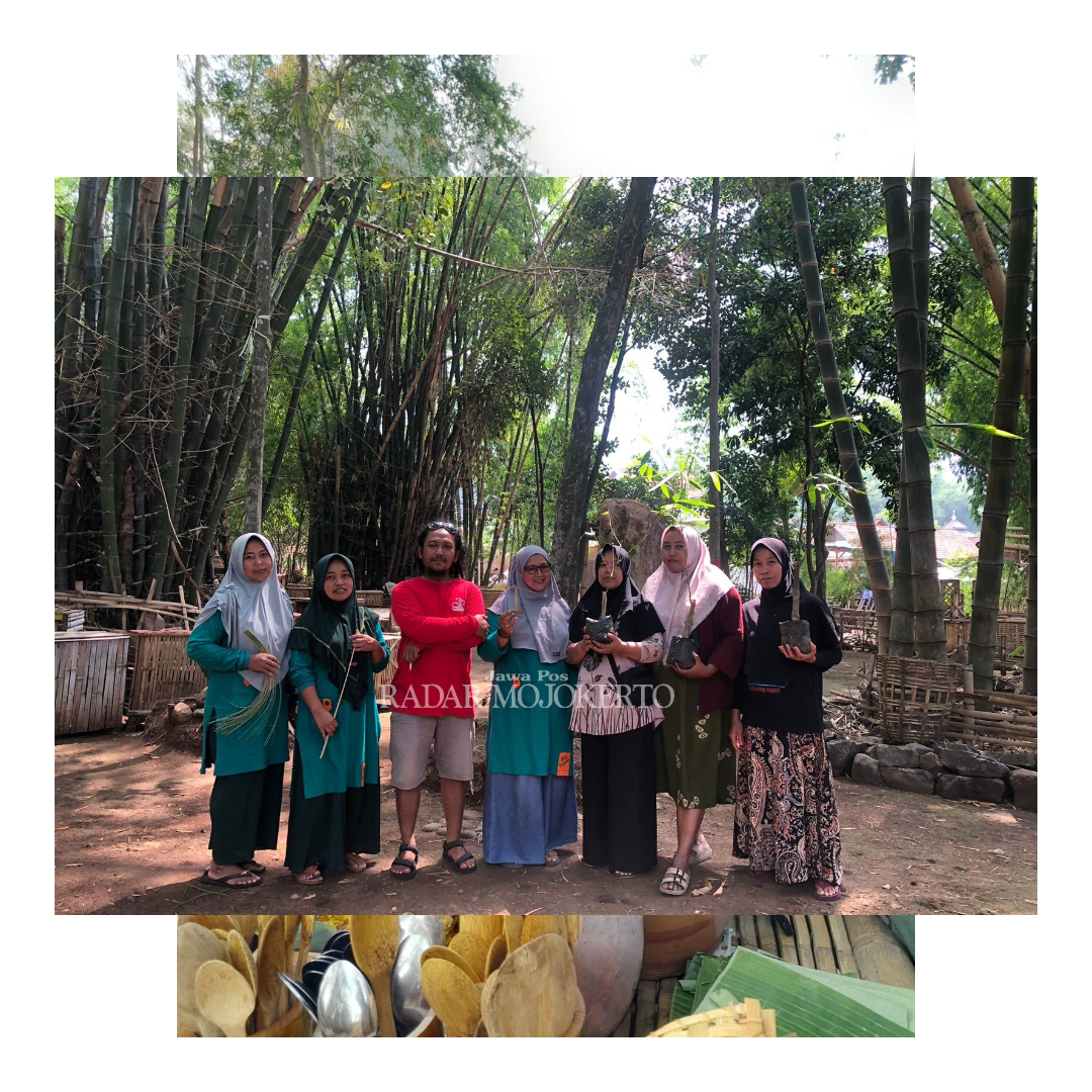 CINTA LINGKUNGAN: Sahlan bersama beberapa ibu-ibu yang juga menjadi inisiator Pasar Keramat, Dusun Kramajetak, Desa Warugunung, Kecamatan Pacet.
