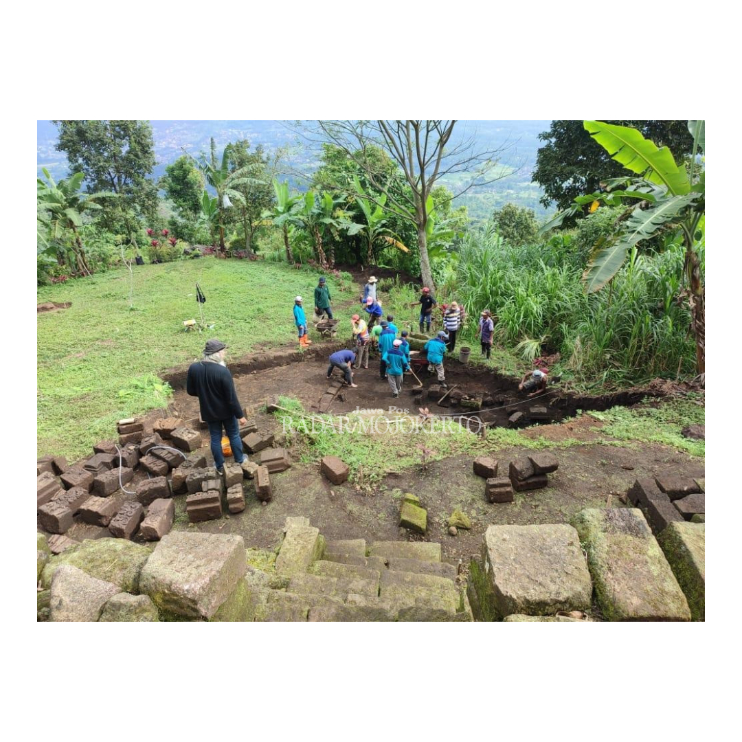 LERENG GUNUNG: Situs Selokelir di lereng gunung Penanggungan Kabupaten Mojokerto saat ekskavasi tahun lalu.