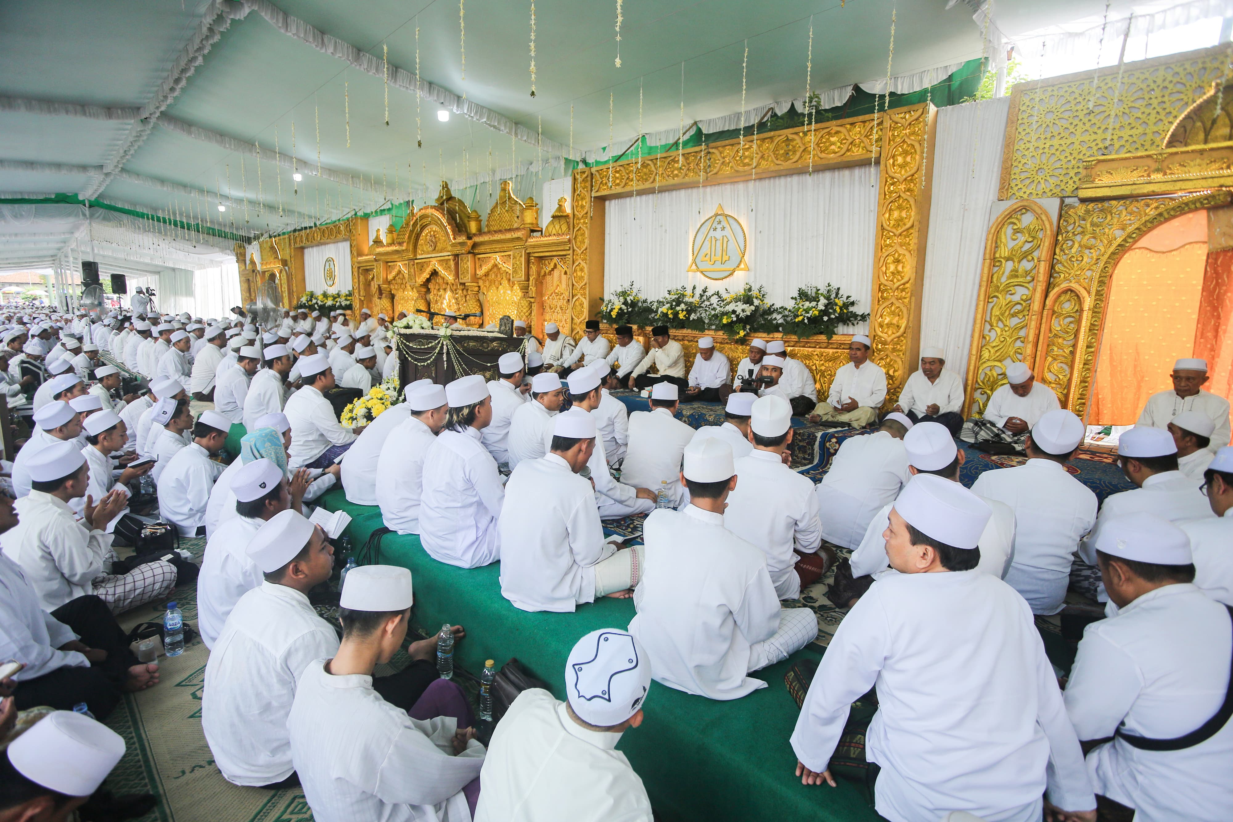 KHIDMAT: Tablig Akbar di Alun-Alun Kota Mojokerto dihadiri ribuan orang, Minggu (14/1).