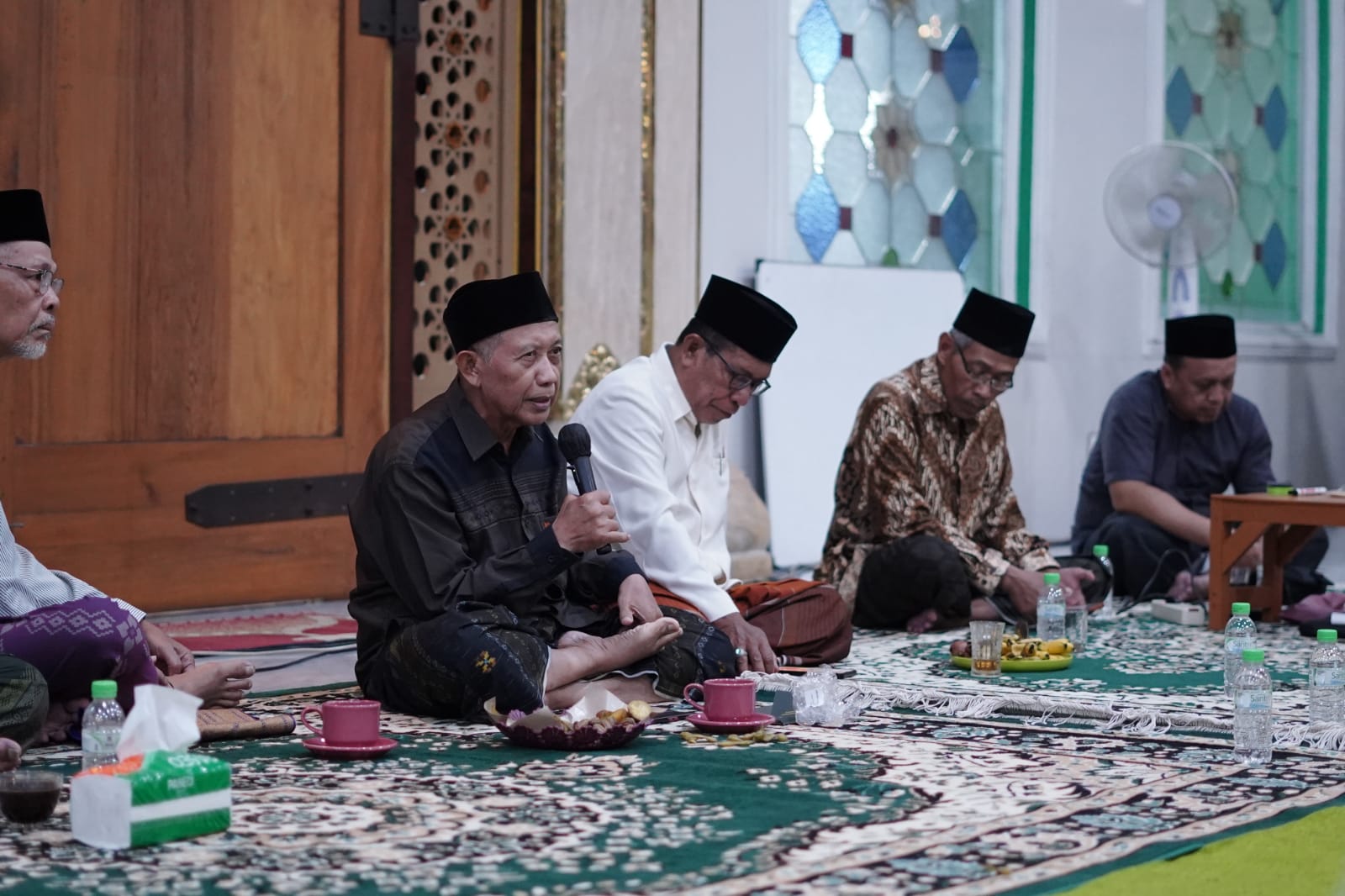 ANYAR: Suasana pemilihan dan musyawarah ketua takmir Masjid Agung Al-Fattah Kota Mojokerto, Jumat (19/1) malam.