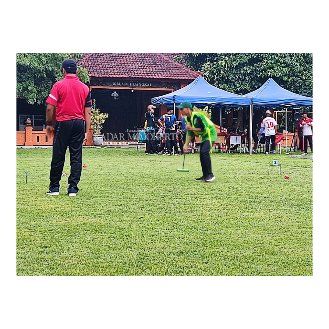 ANTUSIAS: Kejuaraan gateball Piala Cabdindik yang diikuti pelajar SMA sederajat di Jawa Timur menjadi salah satu rangkaian dies natalis SMAN 1 Bangsal.