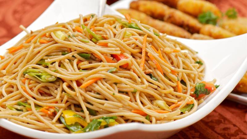 PENUH MAKNA: Mi goreng ini melambangkan umur panjang dan keberuntungan. (foto: Internet)