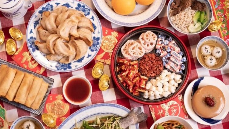 MAKANAN KHAS: Berbagai sajian manakan khas Tahun Baru imlek. (foto: internet)