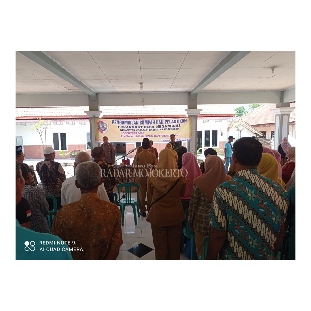 Mutasi perangkat desa di Desa Menanggal, Kecamatan Mojosari, Kabupaten Mojokerto menimbulkan polemik.
