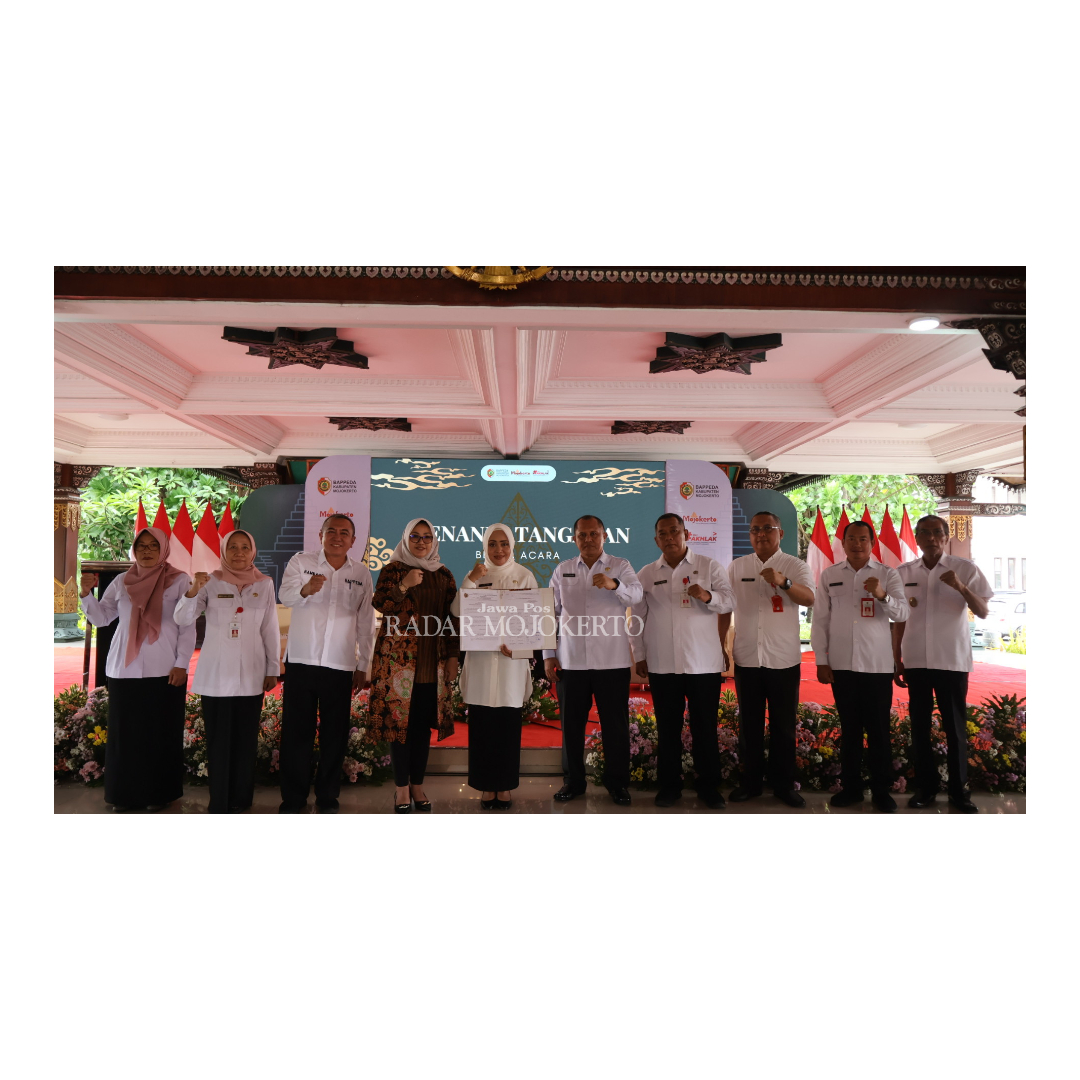 SINERGI: Bupati Mojokerto Ikfina Fahmawati bersama Ketua DPRD Kabupaten Ayni Zuroh (empat dari kiri) dan jajaran OPD Pemkab Mojokerto selepas forum konsultasi publik tentang Rencana Awal (Ranwal) Renc