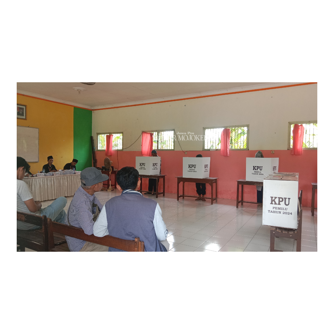 LANCAR: Suasana TPS 05 di Desa Jampirogo, Kecamatan Sooko, Kabupaten Mojokerto yang kondusif ketika pelaksanaan pemilihan, kemarin (14/2).