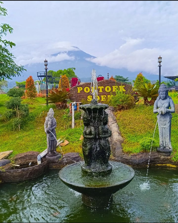 Poetoek Soeko menyuguhkan beragam keindahan alam mulai dari pemandangan kemegahan Gunung Welirang dan Penanggungan.