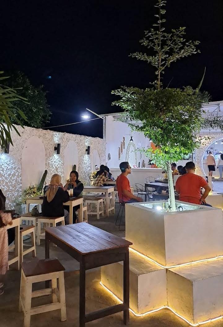 Area Luar Tropic! By Kruyukan di Jalan Kedungsari No. 371, Margelo, Kec. Magersari, Kota Mojokerto
