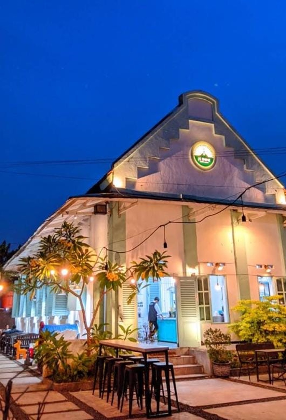 &nbsp;Bangunan depan JT. Shine yang berada di Jalan Hayam Wuruk No. 82, Mergelo, Magersari, Kecamatan Magersari Kota Mojokerto.