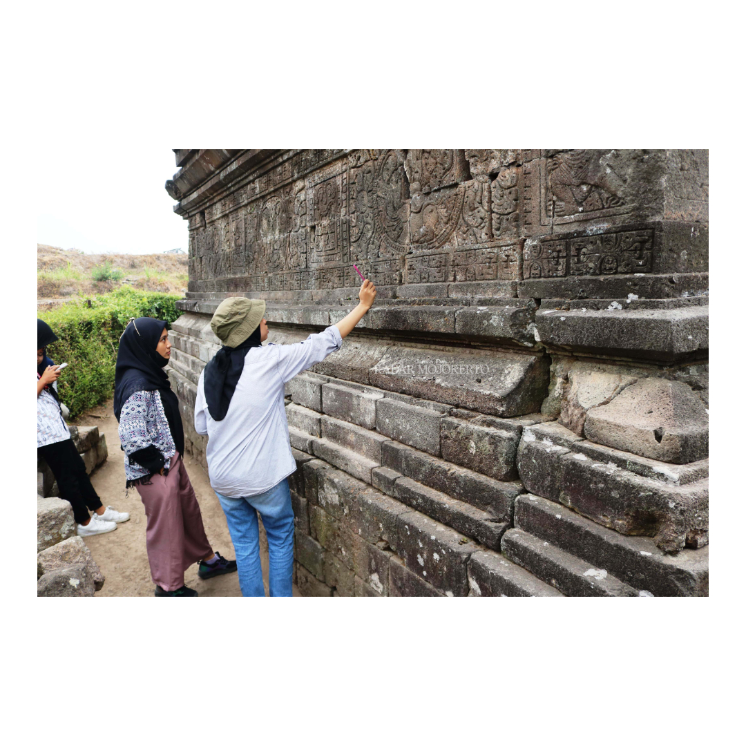 PENGAMATAN: TACB Disbudporapar Kabupaten Mojokerto mengobservasi Candi Kesiman Tengah, Kecamatan Pacet, beberapa waktu lalu.