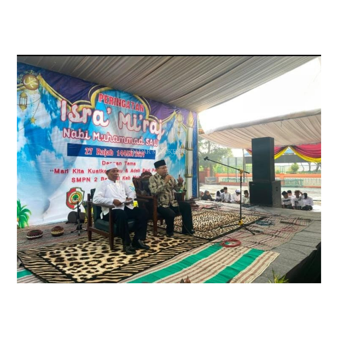 BERI PESAN: Asisten Administrasi Umum Sekretaris Daerah Provinsi Jatim Akhmad Jazuli menjadi penceramah dalam giat Isra Mikraj di SMPN 2 Bangsal.