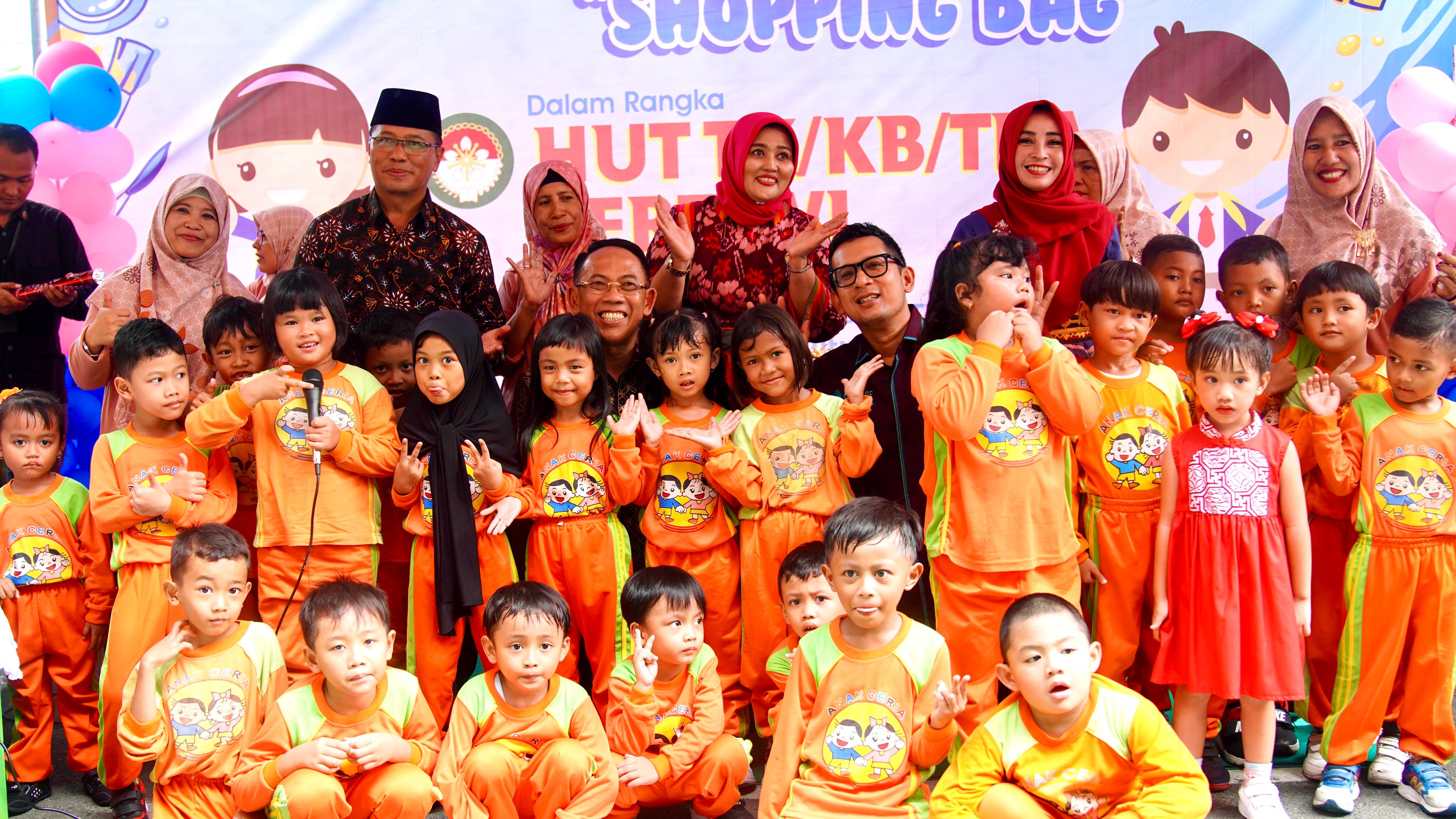 KOMITMEN: Pj Wali Kota Moh. Ali Kuncoro, Pj Ketua TP PKK Kota Nia Wayanti Ali Kuncoro serta Sekdakot Gaguk Tri Prasetyo dan Ketua DWP Dewi Ratna Wati Gaguk didampingi Plt Kepala Dikbud Ruby Hartoyo.