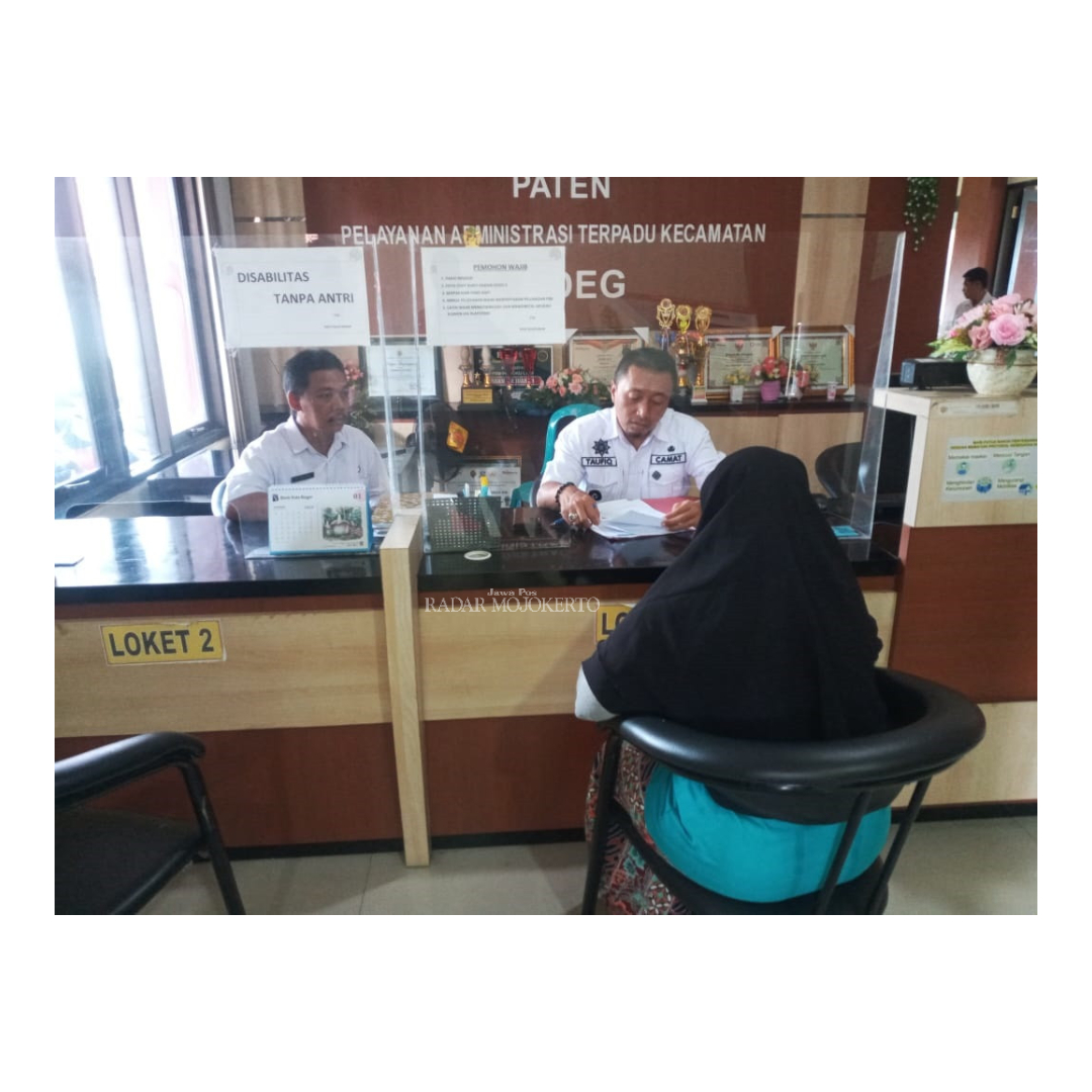 EFEKTIF: Proses pelayanan administrasi di Kecamatan Gedeg semakin cepat dengan hadirnya inovasi Lakon Wayange Seru.