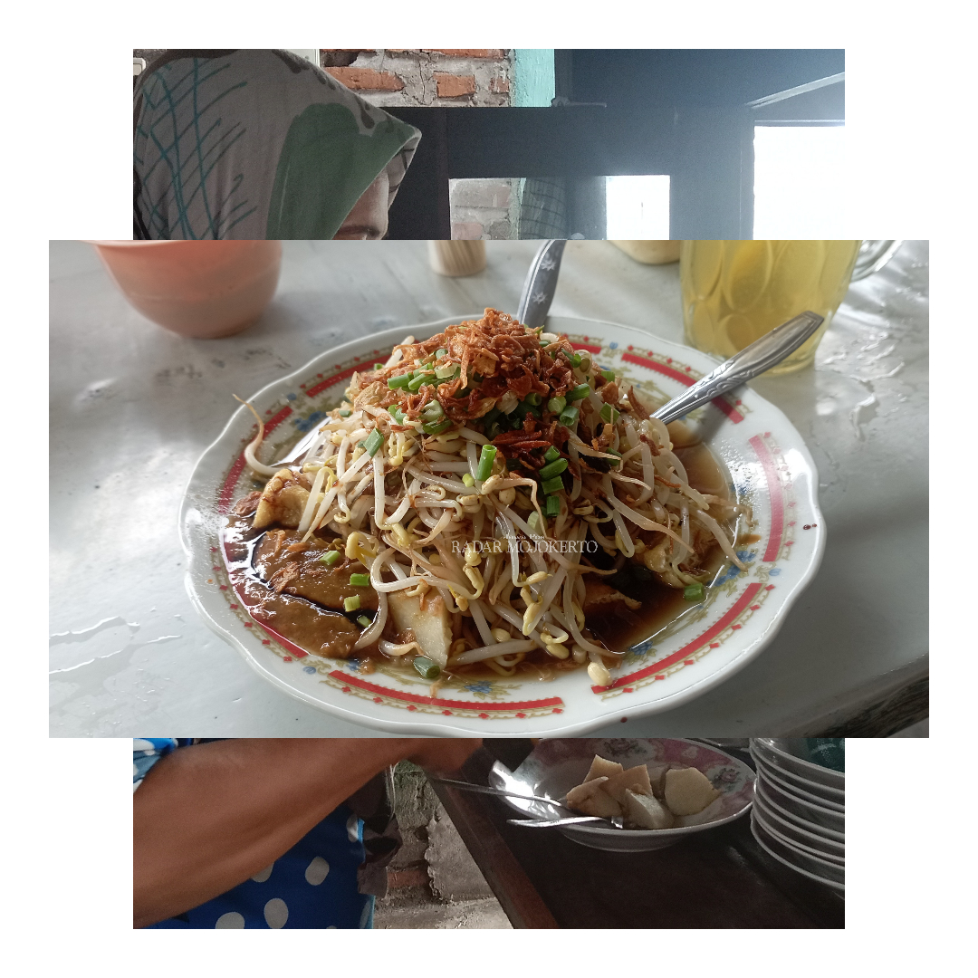 NIKMAT: Kuah segar dan nikmat dari Lontong Balap Garuda Pak Udin di Jalan R.A Basuni RT 01/RW 01 Desa Jampirogo, Kecamatan Sooko, Kabupaten Mojokerto, Senin (4/3) sore.