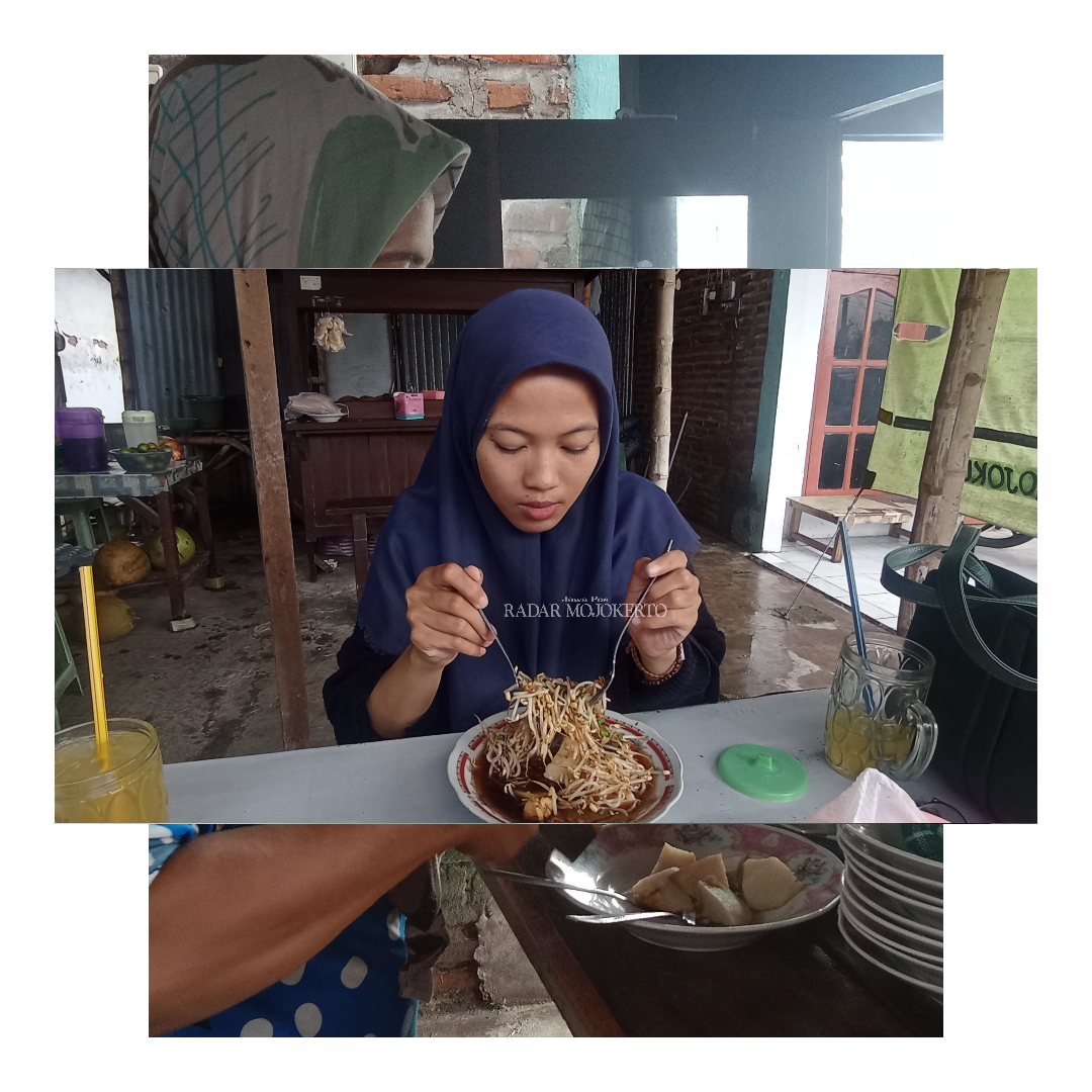 NIKMAT: Kuah segar dan nikmat dari Lontong Balap Garuda Pak Udin di Jalan R.A Basuni RT 01/RW 01 Desa Jampirogo, Kecamatan Sooko, Kabupaten Mojokerto, Senin (4/3) sore.