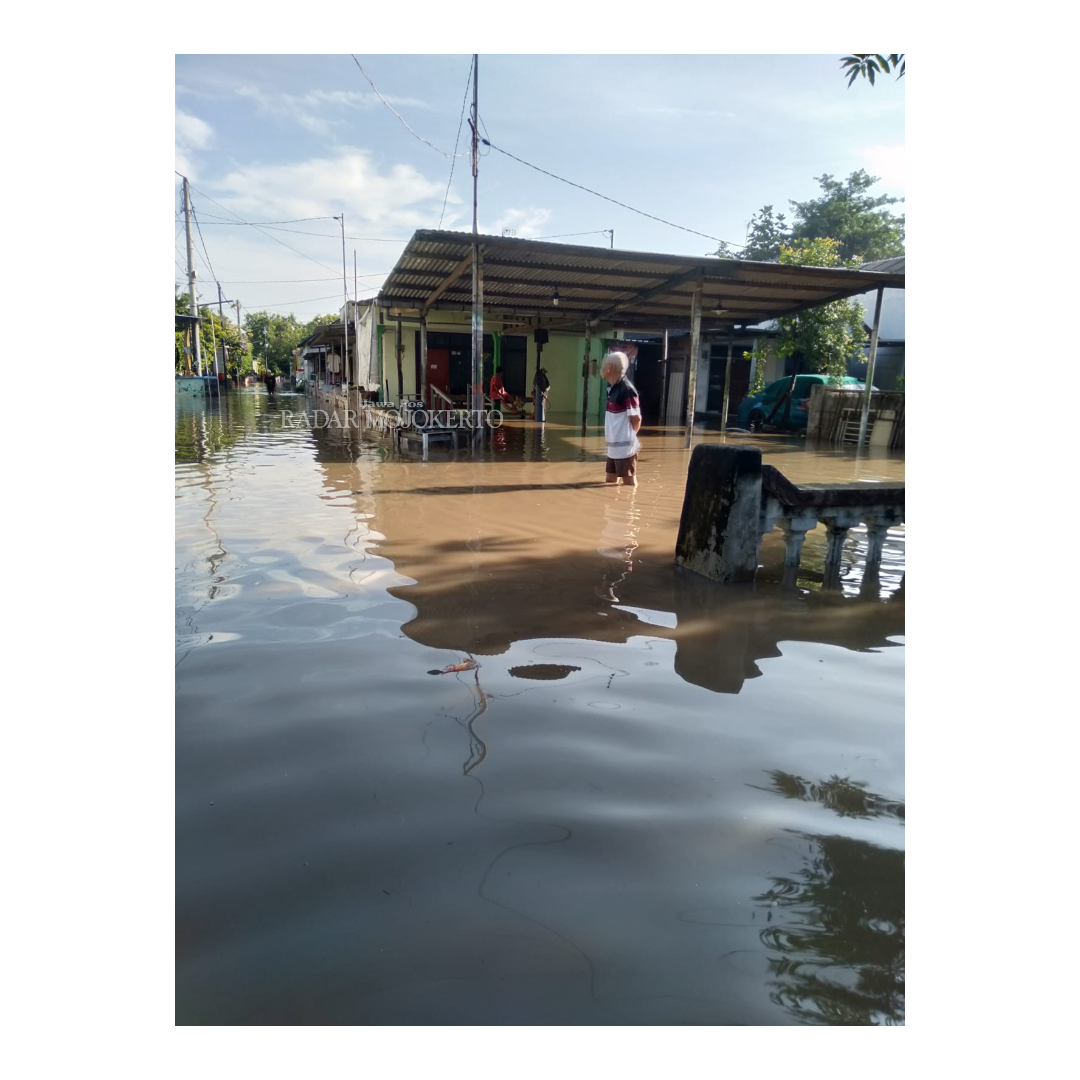 BANJIR: Luapan sungai Kenanten, Kecamatan Puri mengakibatkan banjir ke pemukiman warga, Rabu (6/3/2024)