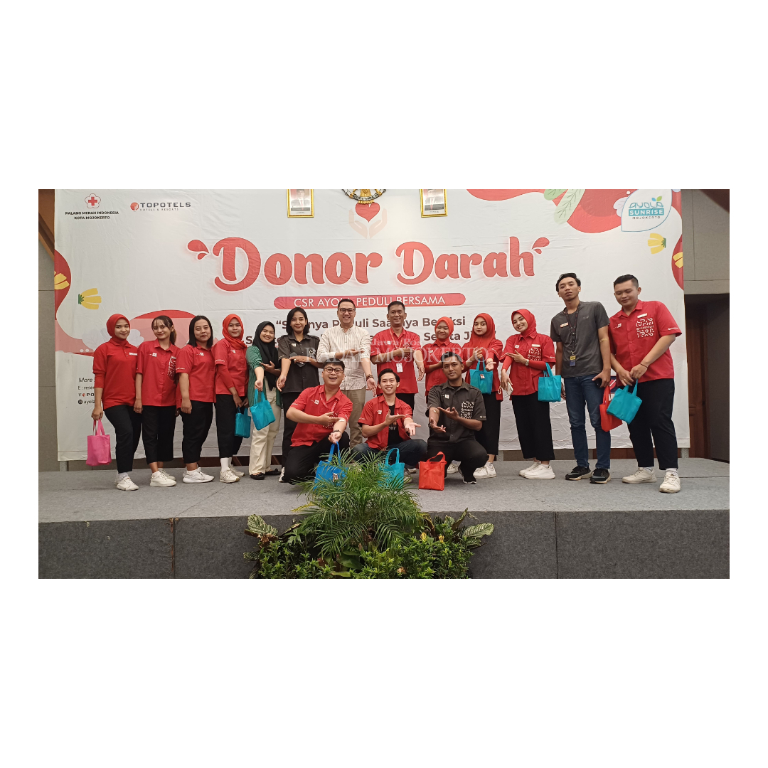 SEMANGAT: Tim pendonor sukarela dari Matahari Store ikut melakukan donor darah.