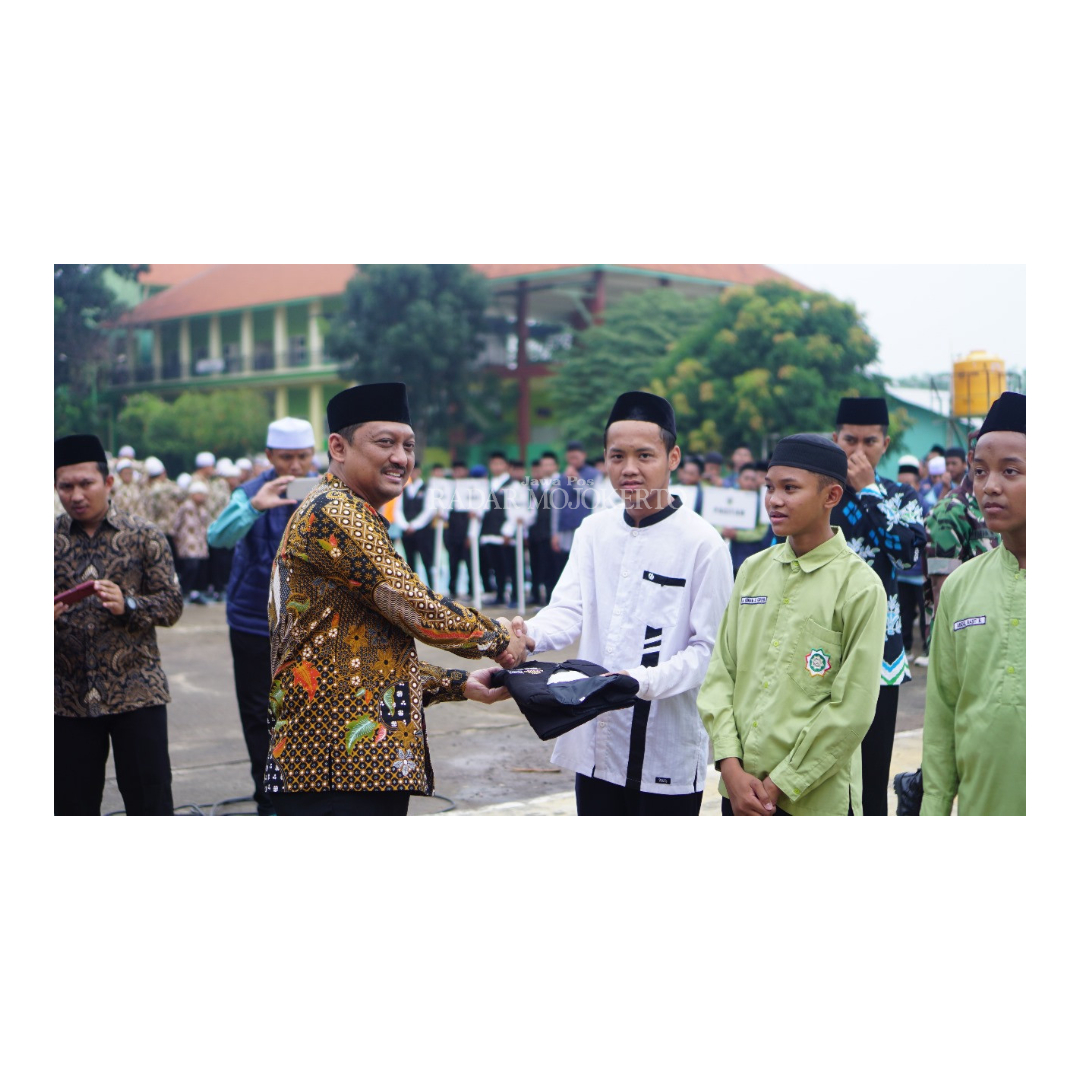 APRESIASI: Kabiro Kesra Setda Pemprov Jatim Imam Hidayat hadir dalam pelepasan dai ramadan  Pondok Pesantern Islamic Center eLKISI Pungging, Kamis (7/3).
