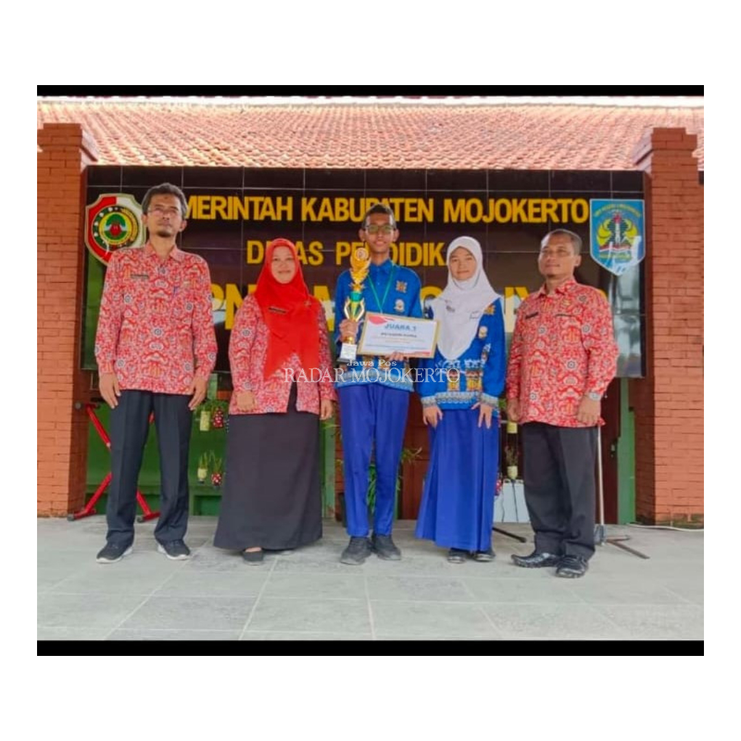 BERGENGSI: Siswa SMPN 1 Puri menerima piagam penghargaan Sispres yang digelar oleh Dinas Pendidikan (Dispendik) Kabupaten Mojokerto.