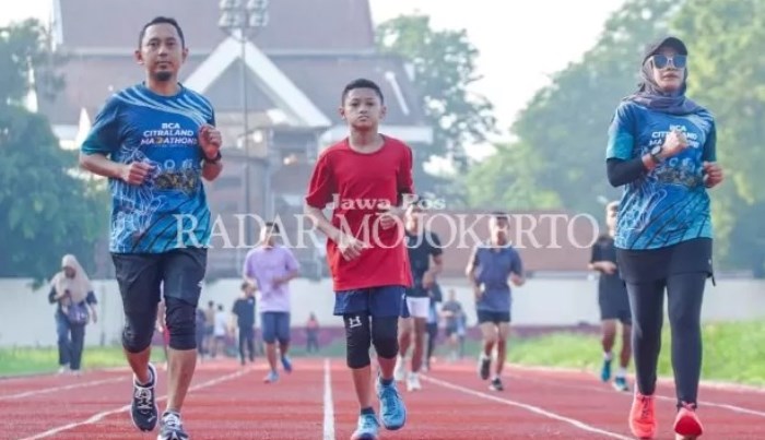 OLAHRAGA: Olahraga ringan harus tetap dilakukan untuk menjaga imun saat melakukan ibadah puasa.(foto: Jawa Pos Radar Mojokerto)