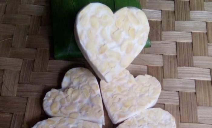 MENGGODA SELERA: Tempe karakter love buatan Nastain untuk meningkatkan nafsu makan anak ketika sahur dan berbuka. (foto: Nastain dok for Radar Mojokerto)
