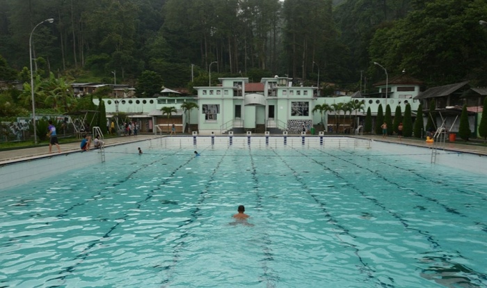 ANDALAN: Kolam renang di dalam kawasan Wanawisata Air Panas Padusan, di Desa Padusan, Kecamatan Pacet. (foto: dok Pemkab Mojokerto)