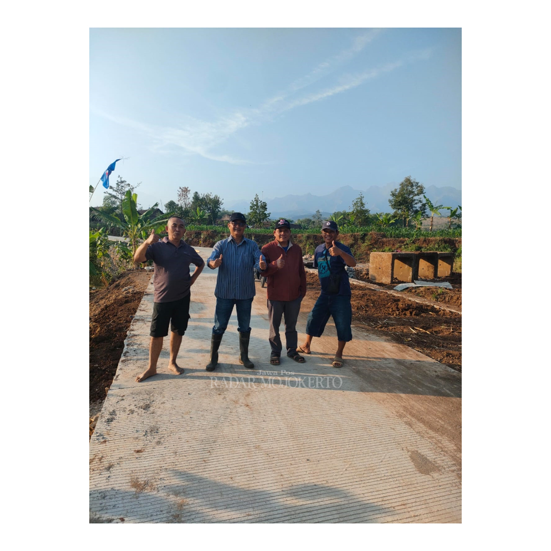 PROSES: Pembangunan infrastruktur berupa jalan antardusun dan JUT di Desa Bleberan terus getol dikerjakan agar bisa tuntas dalam tahun ini.