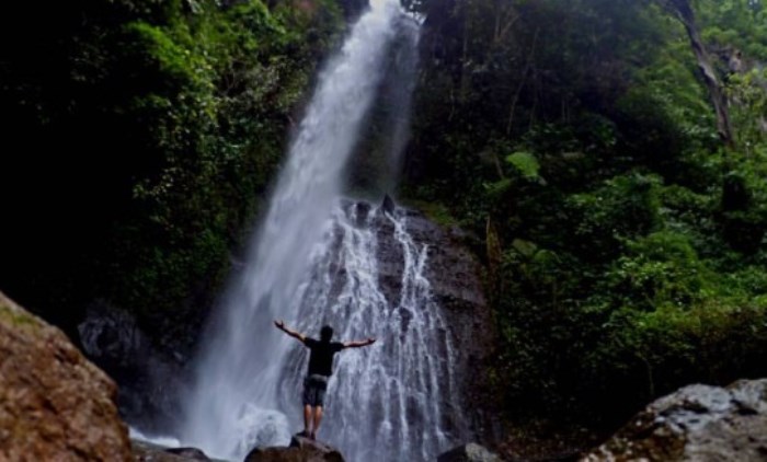 EKSOTIS: Air Terjun Watu Gedhek di lereng Gunung Welirang,  Desa Nogosari, Kecamatan Pacet, Kabupaten Mojokerto, adalah hidden gem yang layak dikunjungi. (foto: dok Dinas Pariwisata Kab. Mojokerto)