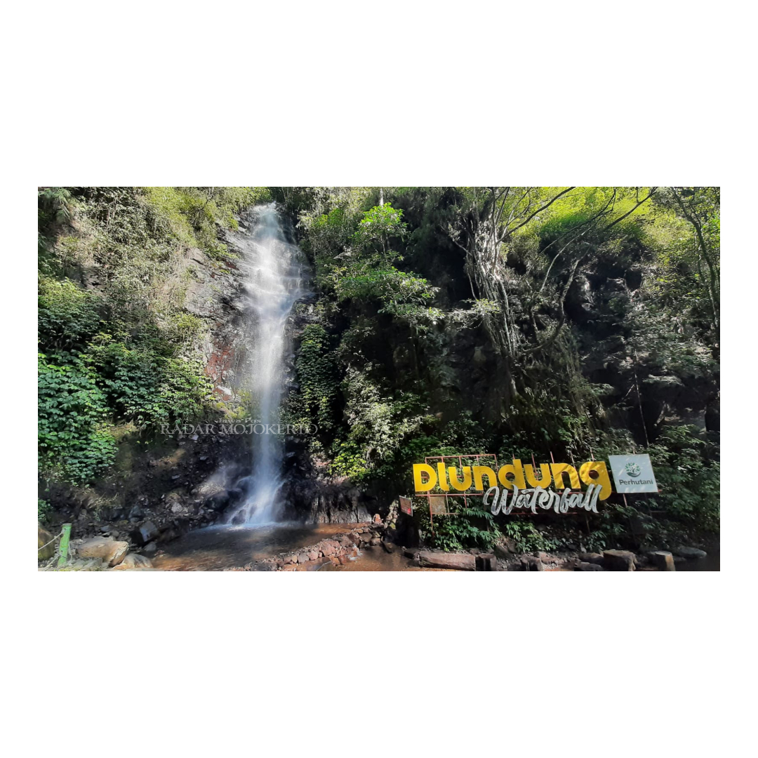 SEJUK: Air Terjun Dlundung di Desa Ketapanrame, Kecamatan Trawas, Kabupaten Mojokerto, menjadi wisata unggulan.